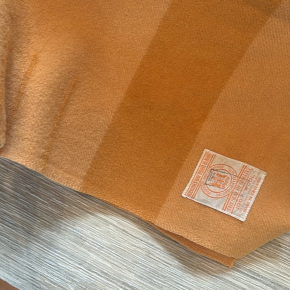 Hudson's Bay Company 60" x 86" Twin 3.5 Point Blanket cutter hole/staining - Picture 12 of 13